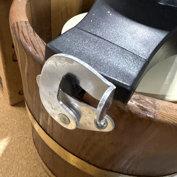 Vintage Richmond Cedar Works 5 Quart Electric Ice Cream Freezer Tested Works - Picture 12 of 12